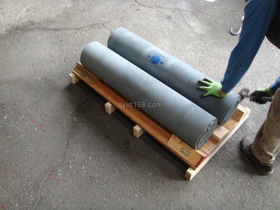 立磨活塞蓄能器